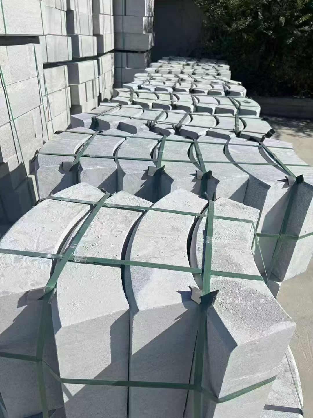 汉中 芝麻灰弧形路沿石